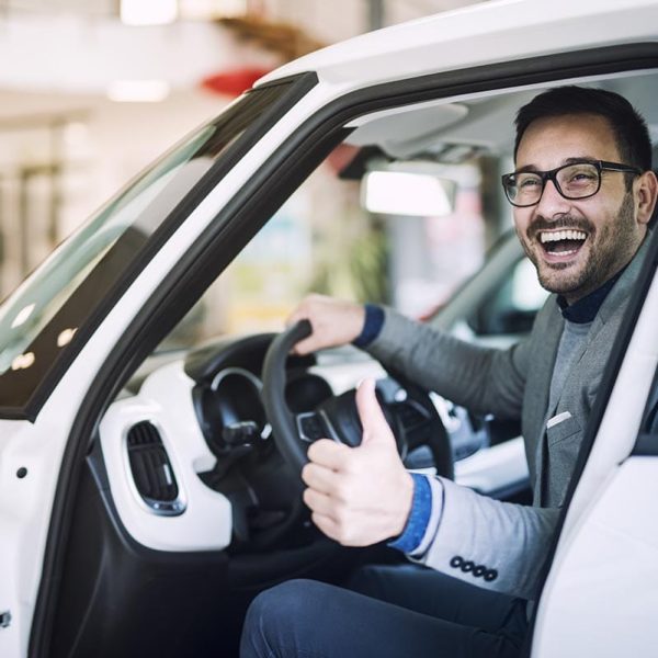 client satisfait apres un changement de carte grise